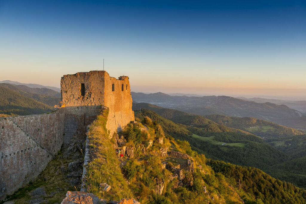 chateau montsegur ariege pyrenees tourisme oscarrodbag