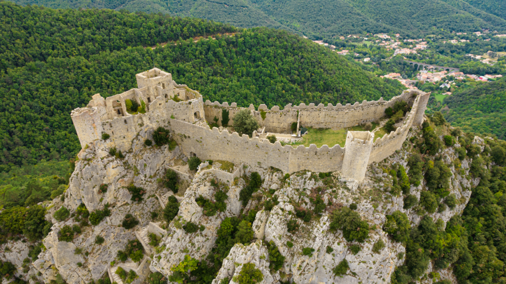 larchitecture impressionnante des chateaux cathares